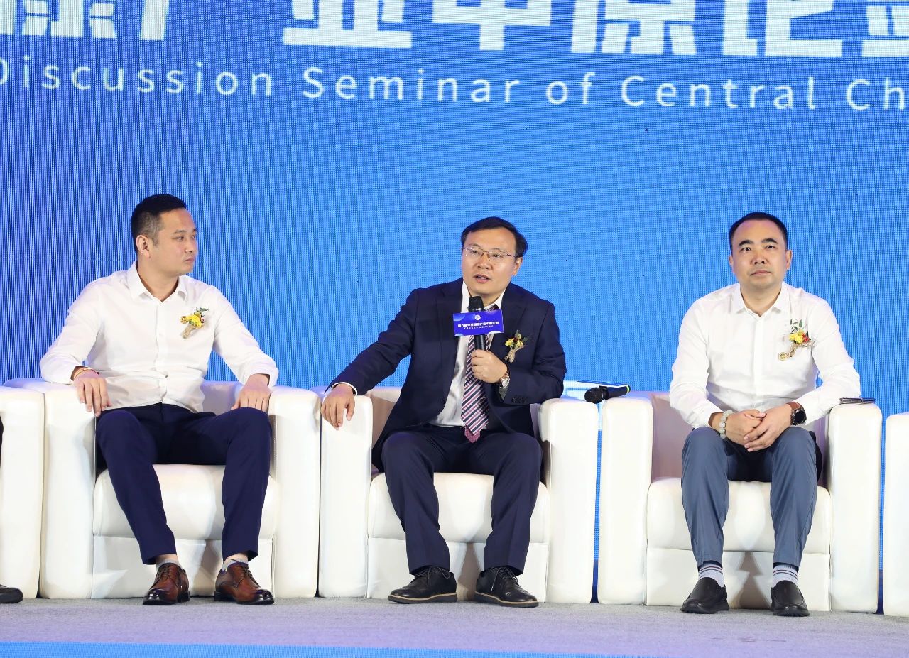 “大咖”中原論道 | 國(guó)內(nèi)最頂尖的經(jīng)濟(jì)學(xué)家在第六屆華夏健康產(chǎn)業(yè)中原論劍上都說(shuō)了啥？